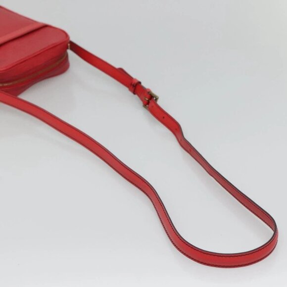 LOUIS VUITTON Epi Danube Shoulder Bag Red - Picture 4 of 16